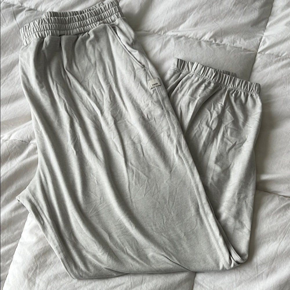 Vuori Women’s XL Cream/ Gray Pants